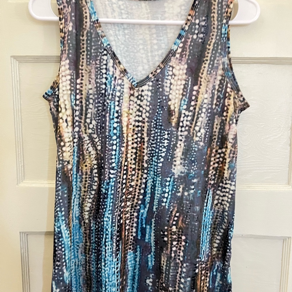 Sleeveless V-Neck Printed Tank Top in Blue, Gray & Cream
